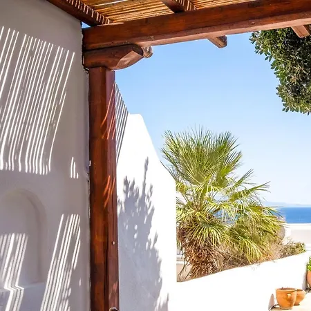 Sunny Getaway In Lia Mykonos *
