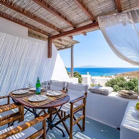 Sunny Getaway In Lia Mykonos